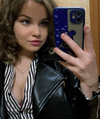 Живу в Москве и готова тебя окунуть в мир сексуальных фантазий и наслаждений. Предлагаю широкий спектр интимных услуг, которые помогут тебе расслабиться и испытать настоящий эйфорический оргазм. Будь уверен, что фото на моем профиле 100% соответствуют действительности, и я горжусь своей прекрасной фигурой и обаянием. Мои клиенты всегда остаются довольными и возвращаются ко мне снова, потому что я настоящая профессионалка в этом деле. Встретимся и откроем для себя новые грани удовольствия! 💋 Алена